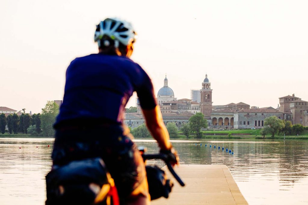 A Mantova si incontrano i viaggiatori in bicicletta di tutta Europa