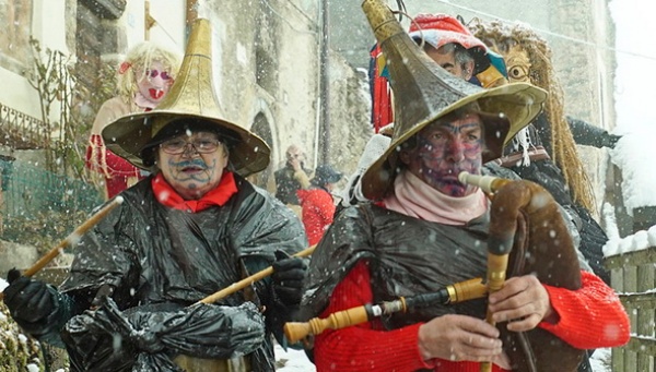 Mascherada en cuntrada, il Carnevale tradizionale di Dossena
