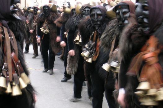Carnevale, a Dossena si celebrano le maschere più antiche