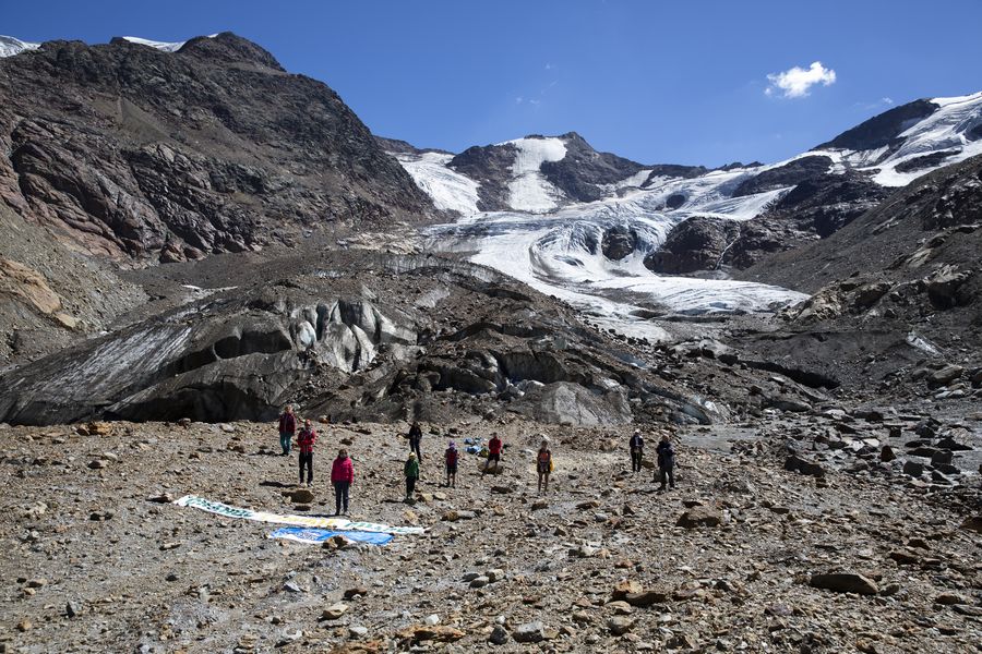 La Carovana di Legambiente sul ghiacciaio dei Forni