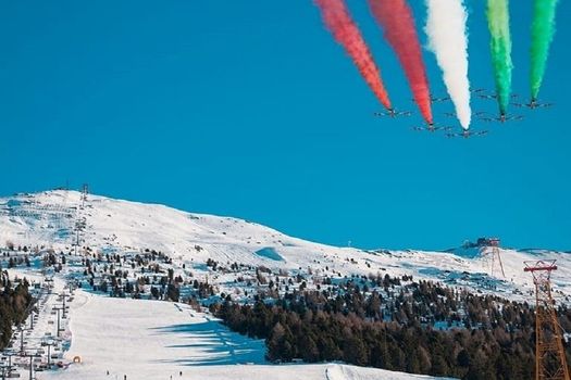Tricolore sul bianco della neve, grande emozione in Valtellina