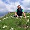 05 Distese di anemone narcissino in cresta di vetta Corna Grande.JPG
