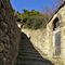 12 _Scaletta delle more_, gradinata in pietra, racchiusa tra muri a secco.JPG