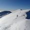 42 Sulla cima dell_Aralalta con alte cornici di neve non saliamo .JPG