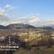 67 Vista panoramica verso l_altopiano Selvino_Aviatico, Salmezza al centro, il Podona a dx.jpg