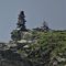 41 Maxi zoom sulla cima del Valletto con crocetta e omone, da poco costruito.JPG