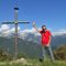 48 Alla croce di vetta del Monte Disner con vista panoramica .JPG