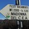 33 Incrocio di sentieri al Passo Baciamorti _1541 m_, io proseguo a dx per il Pizzo Baciamorti con la Madonnina del C.E.A..JPG