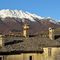 01 Le creste del Resegone, di bianco vestite, sopra i tetti del dell_antico borgo di Arnosto di Fuipiano.JPG