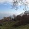 53 Panoramica sulla bella conca pascoliva tra Rif. e Monte Zucco.jpg