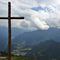 61 La grande croce lignea panoramica sulla valle.JPG