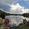 94 Nuvole bianche si specchiano nel lago insieme a nuvole scure  !.JPG