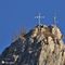 13 Zoom sulle due crocette del pinnacolo a lato sx del Monte Corno.JPG