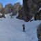 32 Sulle nevi del _labirinto_ , valloncello innevato tra ghiaoni e torrioni della Cornagera .JPG