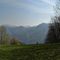 46 Vista panoramica verso la baita  e il roccolo _dietro_ di Colle Pradali _850 m_.jpg