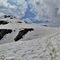 41 Ancora tanta neve sul versante nord del Passo di Mezzeno.JPG