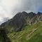16 Panoramica dal sent. 501_Col dei Brassamonti verso il roccioso versante nord_est dell_Alben .jpg