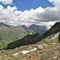 68 Bella vista panoramica sulle montagne dirimpettaie fino al Pizzo del Diavolo a DX.jpg