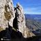 40 Canaloni tra roccioni, pareti, guglie,  pinnacoli sul vesante est roccioso verso la Val del Riso.JPG