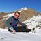 44 Autoscatto con affondo nella neve con vista in Monte Fioraro _2431 m_.JPG