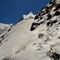 34 Risalgo a vista verso la Forcella Rossa pestando alta neve.JPG