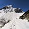 15 Pestando neve sul sent. 115 nel Vallone dei Sessi con vista sul Monte Cavallo .JPG
