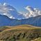 18 Zoom sui dossi dei Piani dell_Avaro con cumuli torreggianti sopra il Monte Venturosa _1999 m_.JPG