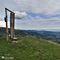 54 Alla _Porta del Palio_ _1415 m_ con panoramica vista sulla Valle Imagna.JPG