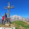 50 Alla croce di vetta di Cima Grem _2049 m_ con vista in Arera.JPG