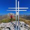 42 Alla croce di vetta di Cima Foppazzi _2093 m_ con vista in Arera.jpg