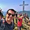 07 Selfie alla croce di vetta al termine della S. Messa .jpg