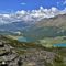 64 Il sole pomeridiano illumina i laghi azzurro turchese di Silvaplana e Saint Moritz.JPG