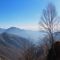 12 Gran bella vista panoramica su altopiano Selvino_Aviatico  con da sx Cornagera_Poieto, Cereto, Misma ed oltre, .jpg