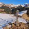 64 Semplice rustica croce lignea a protezione dei pascoli con bella vista sul Monte Cavallo ed oltre.JPG