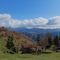 52 Ampia radura prativa con bella vista sul Monte Zucco.jpg