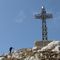 40 Alla imponente bella croce di vetta del Resegone _Punta Cermenati _1875 m_.JPG