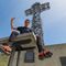 44 Alla imponente bella croce di vetta del Resegone _Punta Cermenati _1875 m_.JPG