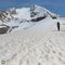 60 Distese di neve con strisciate colorate di sabbia sahariana con vista in Arera.JPG
