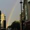 Il cielo londinese regala l'arcobaleno...