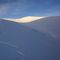 Dune nevose verso la Cima di Camisolo percorsa dagli escursionisti...